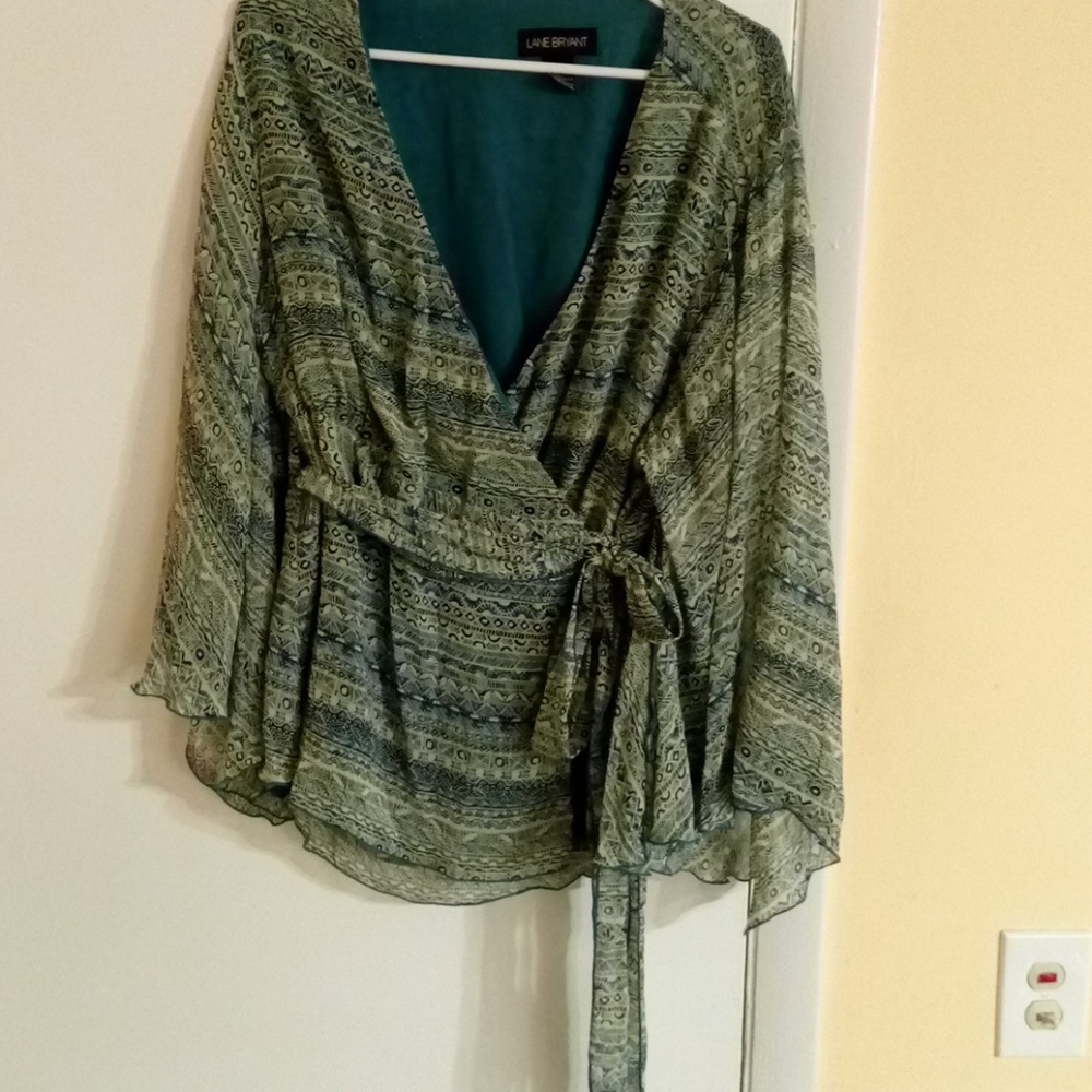 Lane Bryant 16/18 low cut top